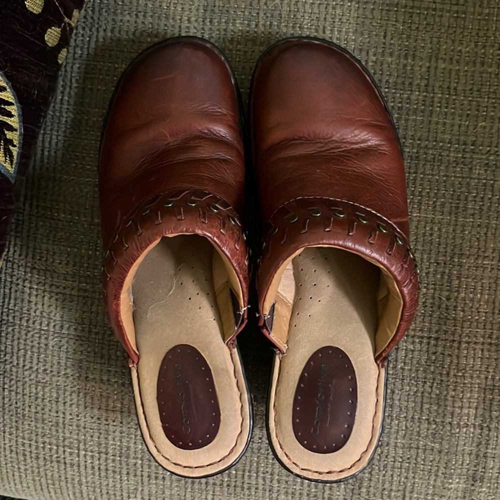 Comfortiva Embellished Clogs, Size 9.5, Burgundy, Excellent Condition! 💕